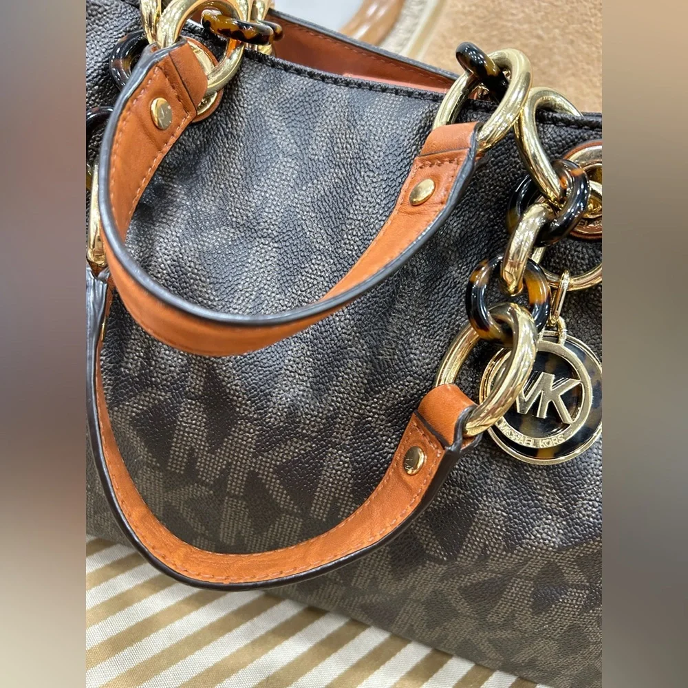 Michael Kors handbag/ adjustable crossbody - Picture 5 of 6